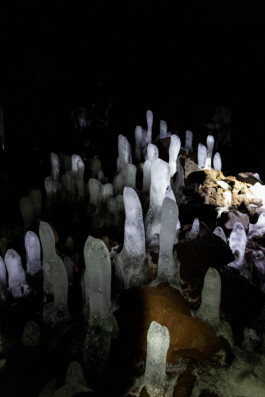 Island , Viðgelmir, Lavahöhle