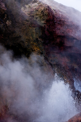 Island, Deildartunguhver, heiße Quellen mit Dampfwolke