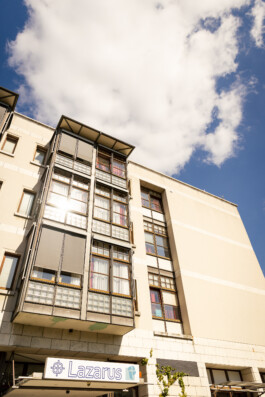 der Eingang des Lazarus Hospiz Berlin